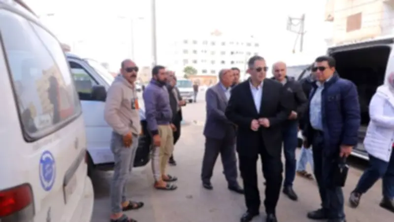 محافظ دمياط يوجه السائقين للإعلان عن التعريفة الجديدة ويرصد الشكاوى عبر قنوات متعددة