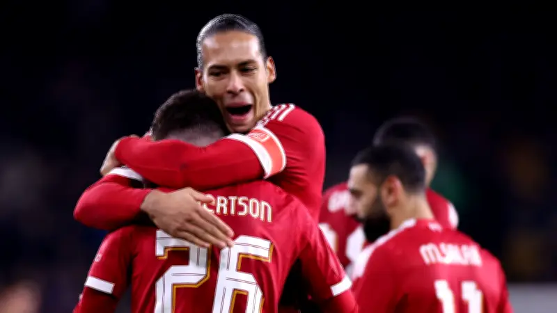 مفاجآت مدوية في تشكيلة ليفربول لمواجهة توتنهام.. صلاح على الدكة