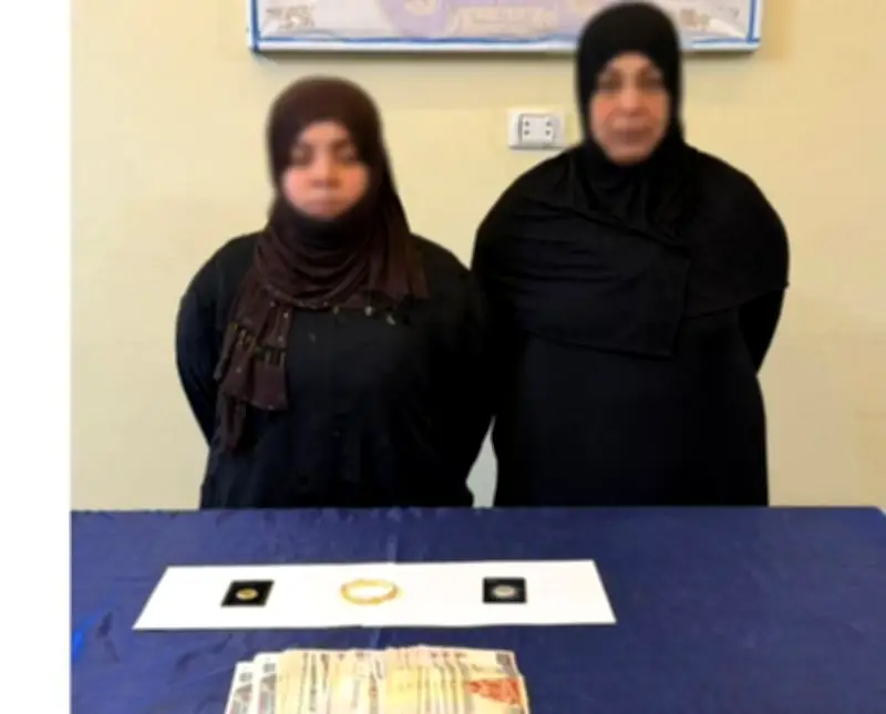 ضبط سيدتين استولتا على بطاقة دفع إلكتروني لمسن واشترتا بها ذهب بالجيزة