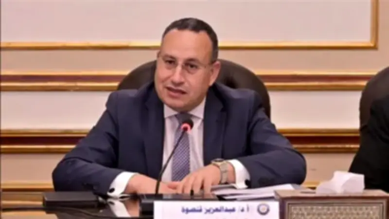 وزير التعليم العالي يؤكد على ربط البرامج الدراسية بمتطلبات سوق العمل العالمي