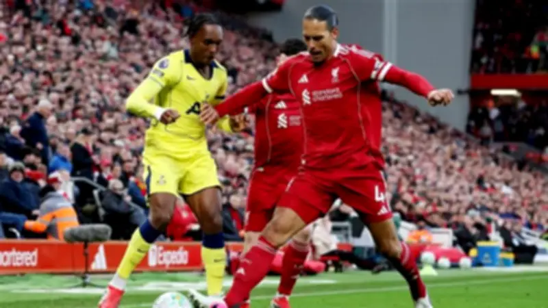 توتنهام يخطف تعادلاً قاتلاً من ليفربول في قمة الدوري الإنجليزي