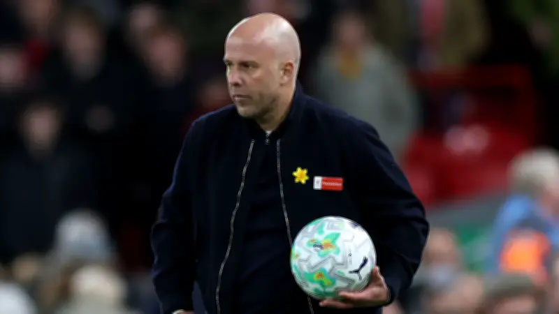 سلوت يستخلص الإيجابيات من تعادل ليفربول القاتل أمام توتنهام في البريميرليج