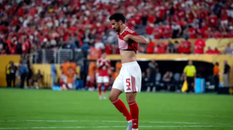 توتر في رادس: جماهير الترجي تستقبل الأهلي بزجاجات وهتافات ضد بن رمضان