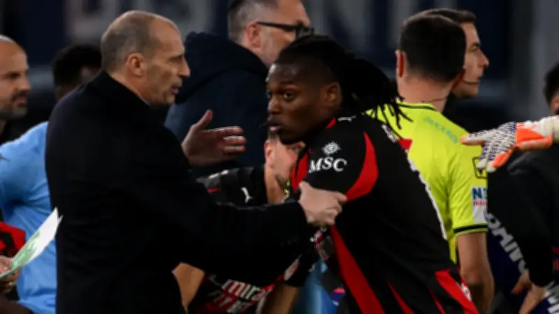 ثورة غضب لياو في الأولمبيكو.. رفض العناق وركل الزجاجات بعد استبداله