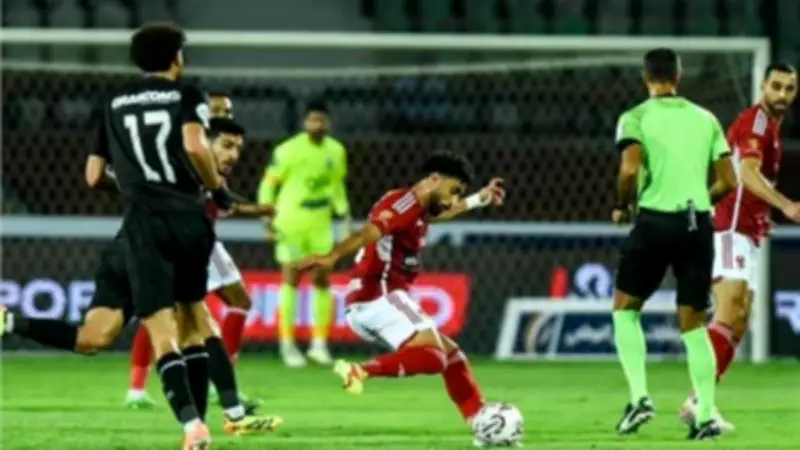 أسامة حسني يشن هجومًا حادًا على حكم مباراة الأهلي والترجي في دوري أبطال إفريقيا