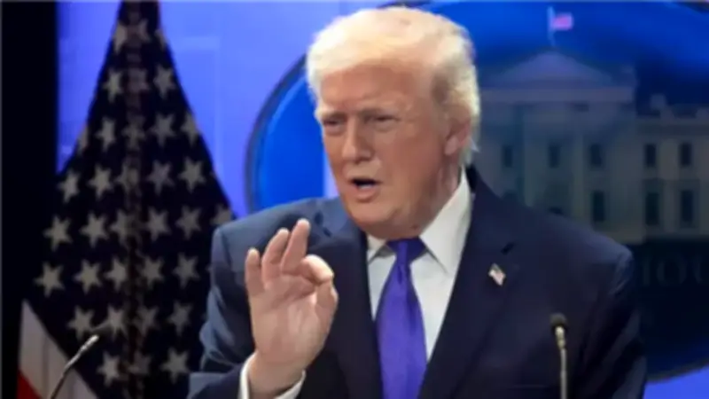 ترامب: إيران تتعرض للاستنزاف والتدمير في الحرب وتتهم واشنطن بتلفيق صور استهداف حاملة الطائرات