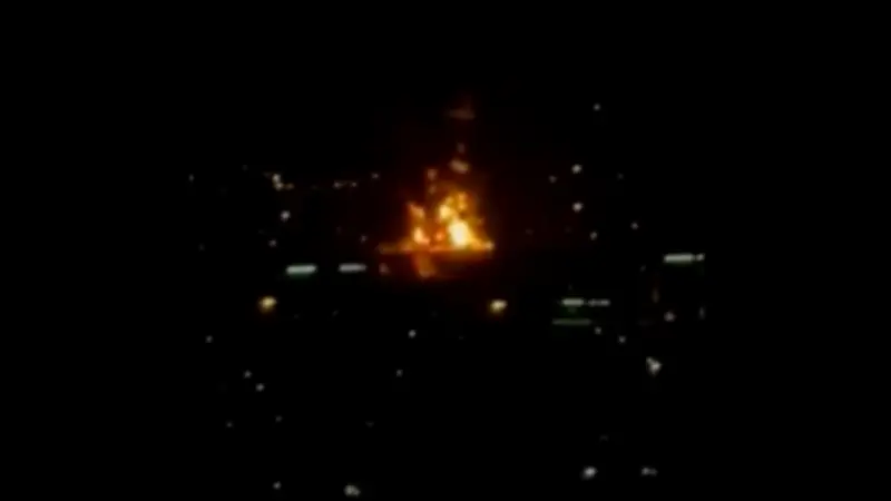 الإمارات تعلن السيطرة على حريق في محيط مطار دبي الدولي بعد استهداف إيراني