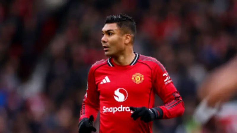 نجوم مانشستر يونايتد يطالبون ببقاء كاسيميرو.. هل تتراجع الإدارة عن قرار الرحيل؟