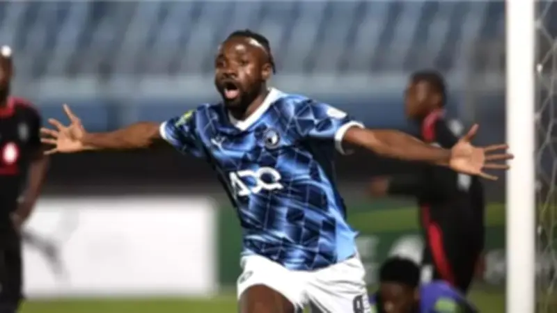 تعثر مفاوضات تجديد عقد فيستون مايلي مع بيراميدز مع اقتراب نهاية الموسم