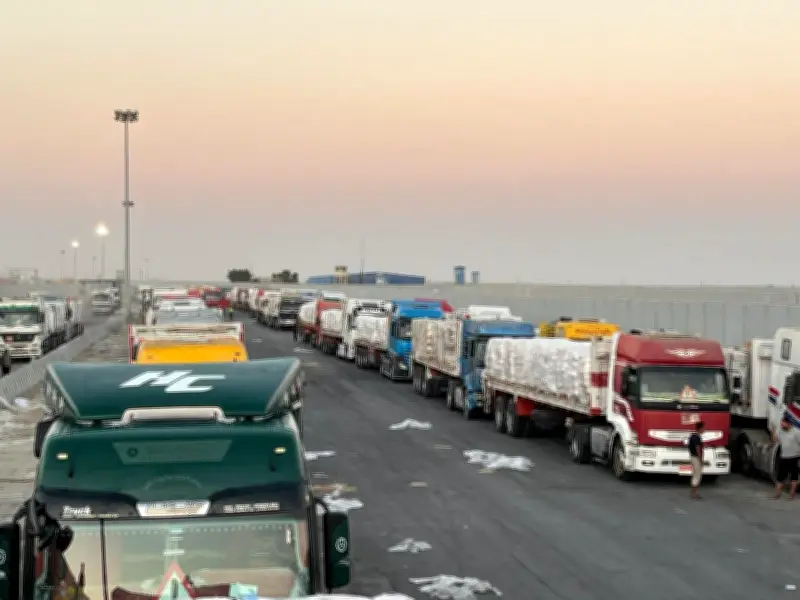 الهلال الأحمر المصري يطلق قافلة مساعدات شتوية ضخمة لدعم الأسر المحتاجة