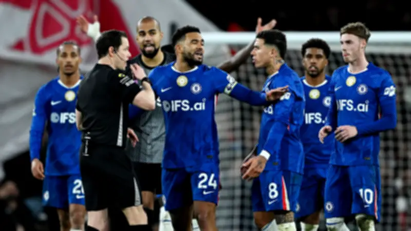 إصابة رييس جيمس تهدد تشيلسي قبل مواجهة باريس سان جيرمان في دوري الأبطال