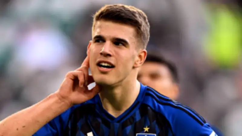 برشلونة يستهدف لوكا فوسكوفيتش من توتنهام في صفقة صيفية لتعزيز دفاعه