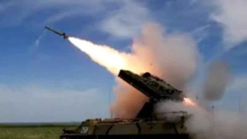 استنفار أمني وتحليق مكثف بعد هجوم بمسيرات على السفارة الأمريكية في بغداد