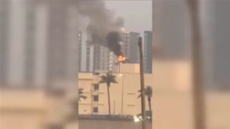 استهداف السفارة الأمريكية في بغداد بمسيرات مفخخة ومشاهد دخان متصاعد