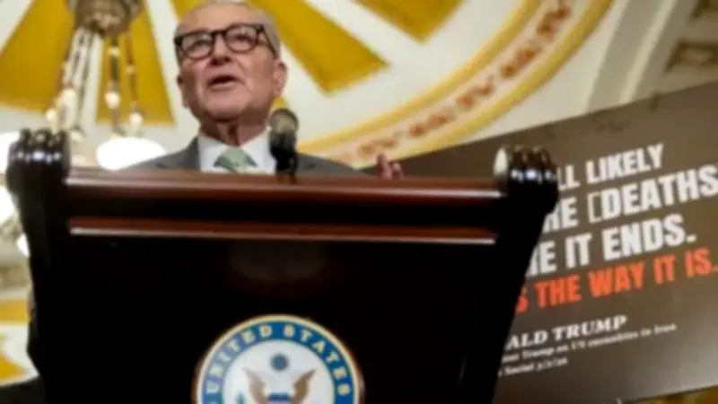 زعيم الأقلية بمجلس الشيوخ الأمريكي: ترامب صنع فوضى ولا يملك خطة لإنهائها