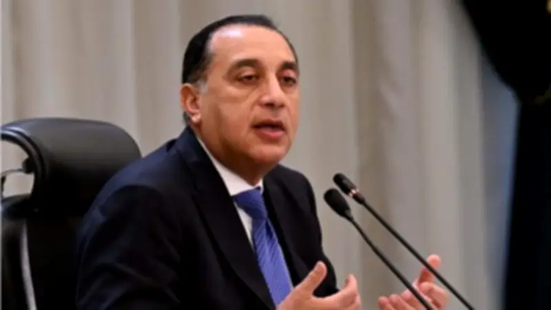 رئيس الوزراء يهنئ شيخ الأزهر بعيد الفطر ويدعو لتعزيز قيم الوسطية