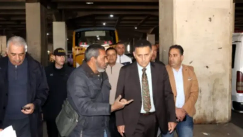 محافظ القليوبية يتفقد موقف بنها العمومي لضمان الالتزام بتعريفة الركوب الجديدة