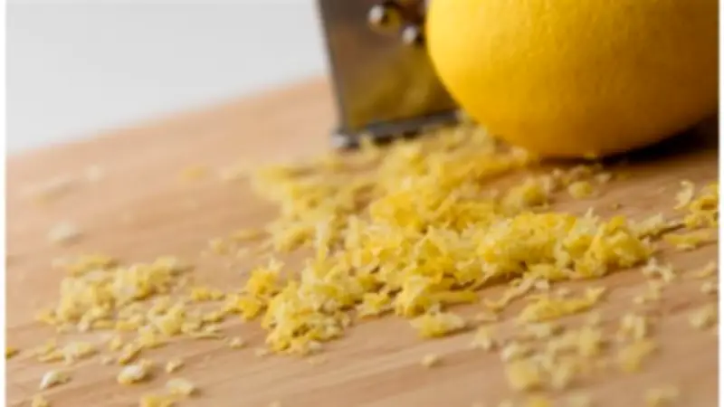 أخصائي تغذية: فوائد قشر الليمون تفوق الثمرة نفسها في تقليل التوتر والتركيز