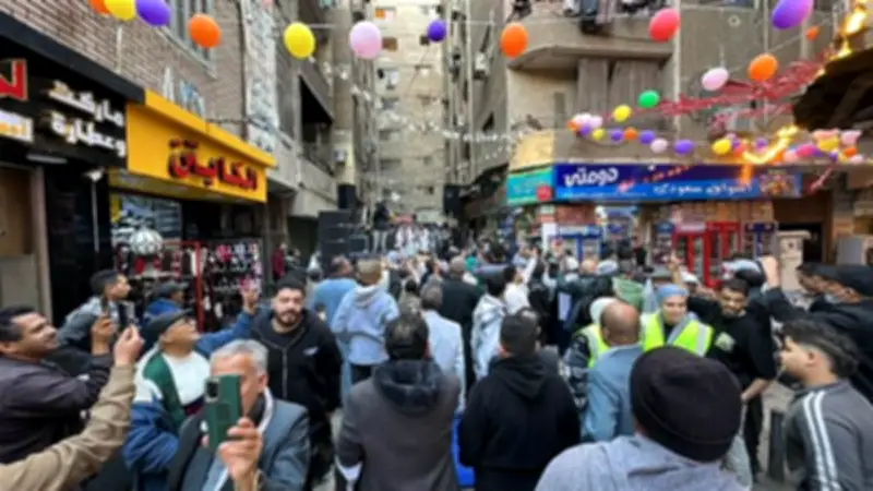 ضيوف من جنسيات متعددة يشاركون في إفطار فيصل الجماعي بروح من المحبة والانفتاح