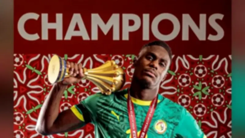 لاعب السنغال موسى نياكاتي يسخر من قرار سحب الكأس الأفريقية: "إنهم مجانين"