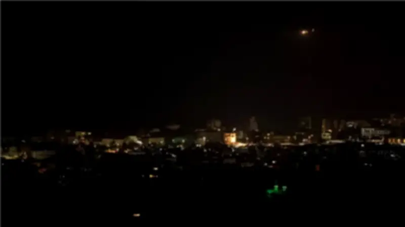 إسرائيل تخلي صور وتشن غارات على بيروت: مقتل طفلين وإصابات في بعلبك