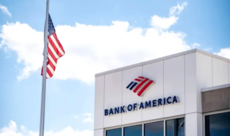 بنك أوف أمريكا يتراجع عن ثقة المستثمرين عالمياً مع تصاعد المخاوف من حرب إيران
