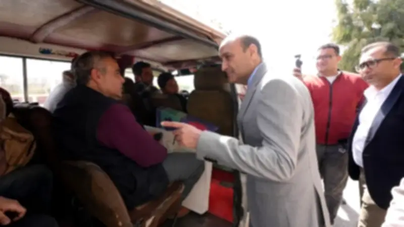 محافظ أسيوط يقود حملة مفاجئة لضبط أسعار الأجرة والتزام السائقين بالتعريفة الرسمية