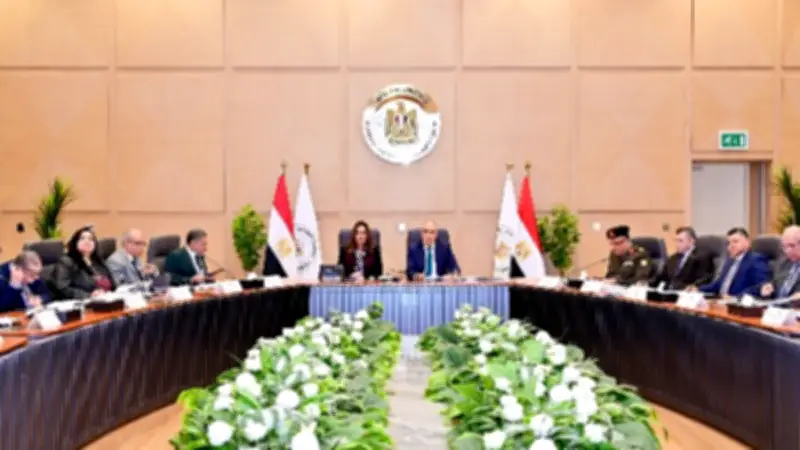 وزير الري يطالب المستثمرين بعرض مشروعاتهم على لجنة تراخيص الشواطئ قبل التنفيذ