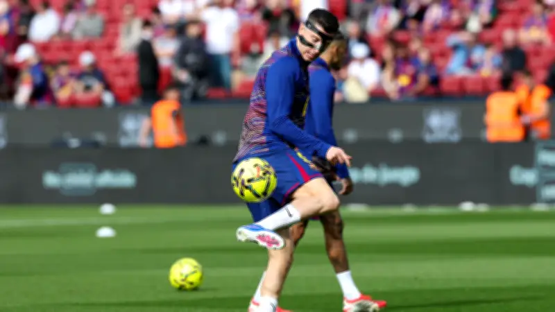 لماذا يجب أن يستمر ليفاندوفسكي مع برشلونة؟ حجج قوية تدعم بقاء المهاجم البولندي