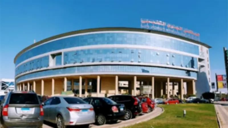 المستشفى الجوي التخصصي يستضيف خبيرًا فرنسيًا في جراحات الأنف والأذن وأورام المخ