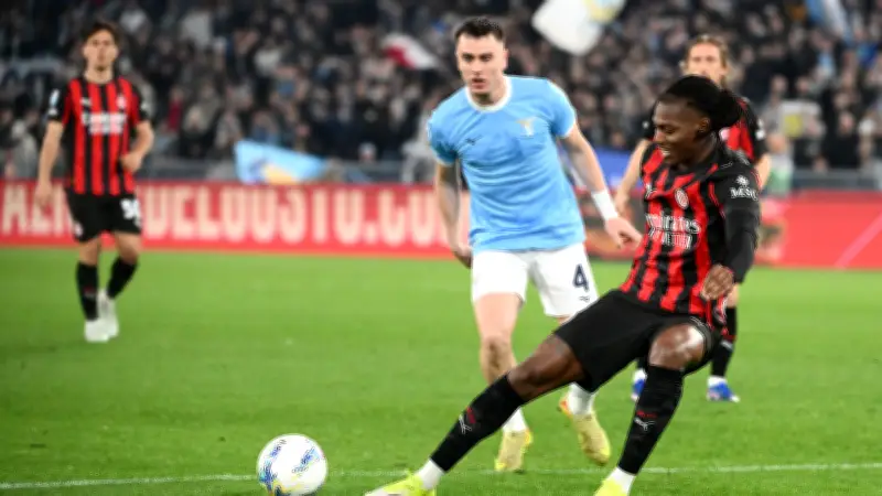 مصافحة رمزية تطفئ نار الخلاف بين نجمي ميلان لياو وبوليسيتش بعد شجار لاتسيو