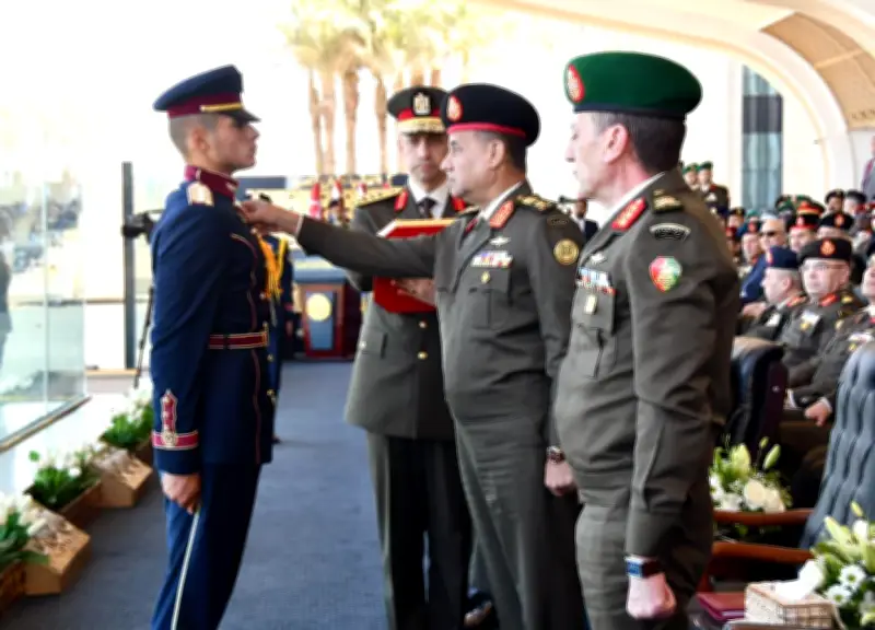 وزير الدفاع يشهد حفل تخريج دفعة جديدة من طلبة الأكاديمية العسكرية المصرية