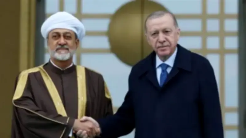 أردوغان وسلطان عمان يبحثان تداعيات الحرب على إيران واستهداف الدول الخليجية