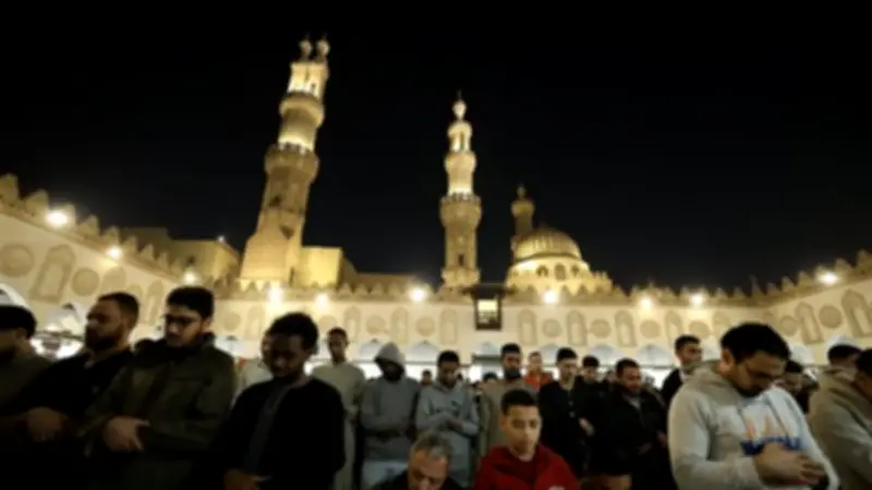 الجامع الأزهر يشهد ختم القرآن في آخر ليلة وترية من رمضان وسط أجواء روحانية مهيبة