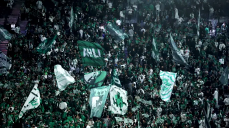 جماهير الأهلي تشعل كلاسيكو الهلال برسالة نارية في نصف نهائي كأس خادم الحرمين