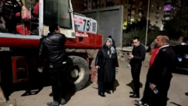 القاهرة توقف أعمال بناء مخالفة في عين شمس بتوجيهات المحافظ