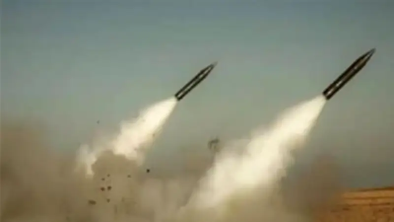 تصاعد التوترات: إيران تطلق صواريخ نحو إسرائيل وتقارير عن اغتيال وزير استخبارات إيراني