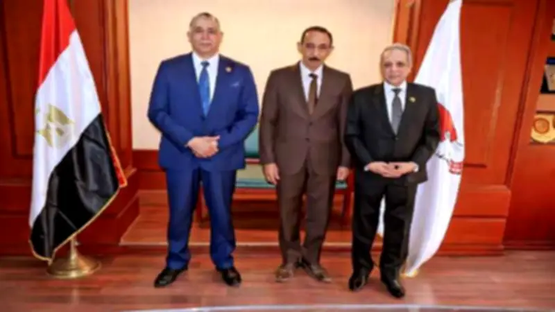 محافظ سوهاج يستقبل نقيب المحامين لبحث تعزيز العدالة والتنمية المستدامة