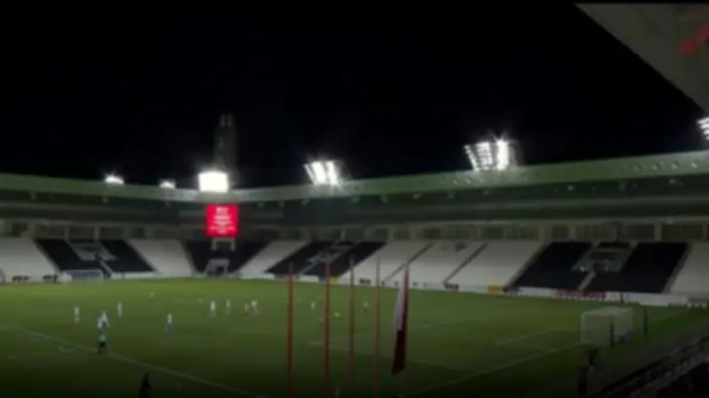 توقف مفاجئ لمباراة الغرافة والأهلي القطري في دوري نجوم قطر يثير القلق