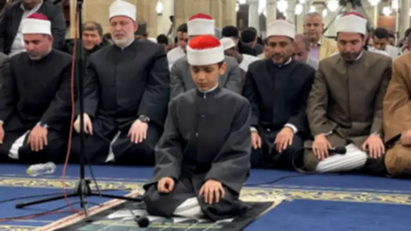 عمر علي.. أصغر إمام في تاريخ الأزهر يكتب التاريخ في ليلة القدر