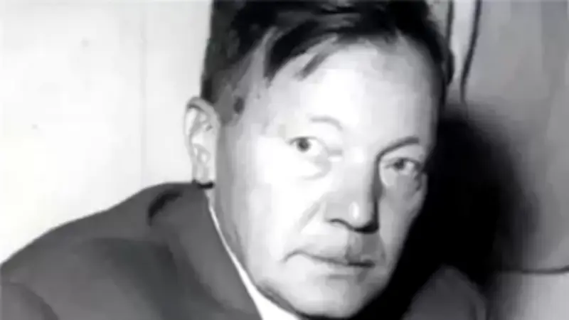 بيرم التونسي يهاجم كعك العيد: كارثة سنوية ترهق الميزانية وتسبب الطلاق