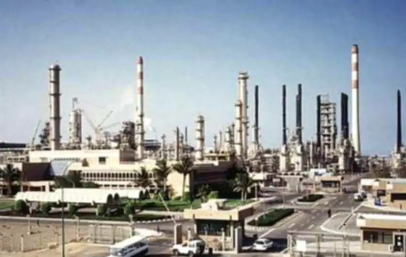 الدفاع السعودي: سقوط مسيرة في مصفاة سامرف وبدء تقييم الأضرار