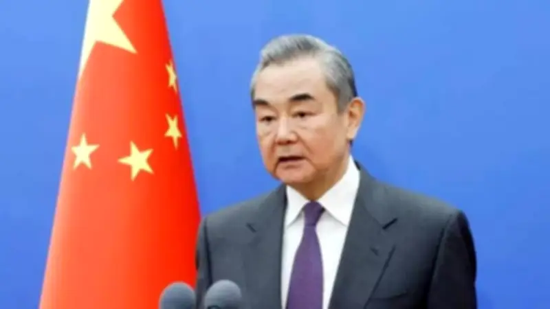 وزير الخارجية الصيني يطالب بوقف الخسائر البشرية في حرب الشرق الأوسط ويدعو لجهود وساطة