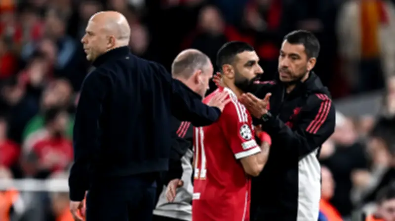 سلوت يكشف سبب استبدال صلاح في مباراة ليفربول ضد جالطة سراي بدوري الأبطال