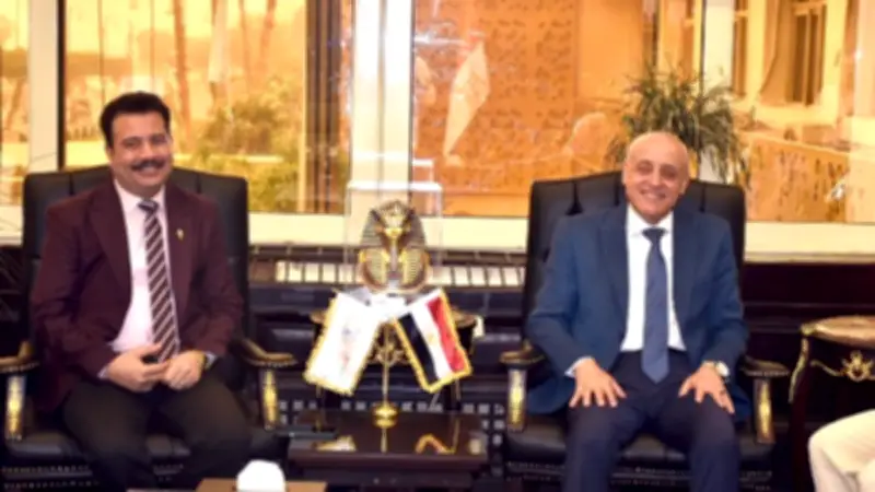 محافظ الأقصر يستقبل راعي كنيسة نهضة القداسة للتهنئة بعيد الفطر المبارك