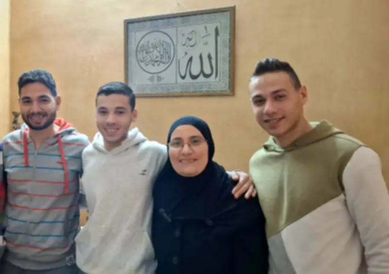 من الصبر إلى البطولة: قصة أم أسطورية في أسيوط تكافح لتربية أولادها بعد وفاة زوجها