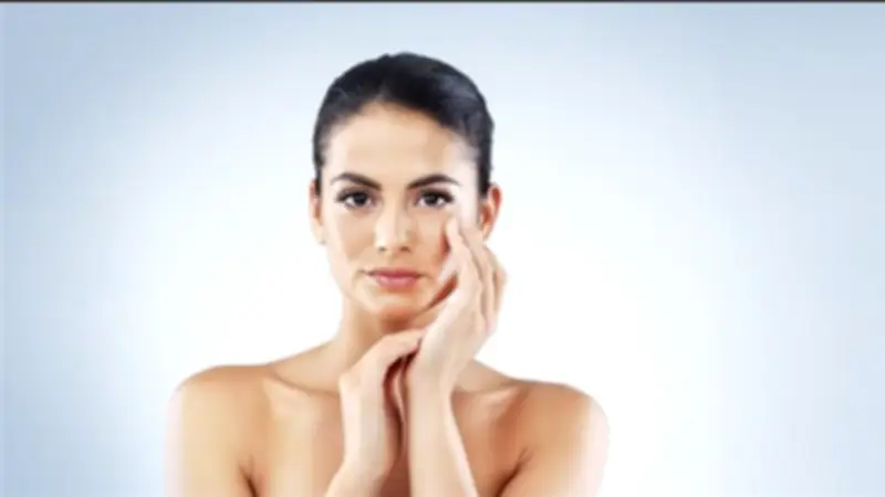 قناع طبيعي لتقشير وتنعيم الجسم قبل عيد الفطر: وصفة سحرية من خبيرة تجميل