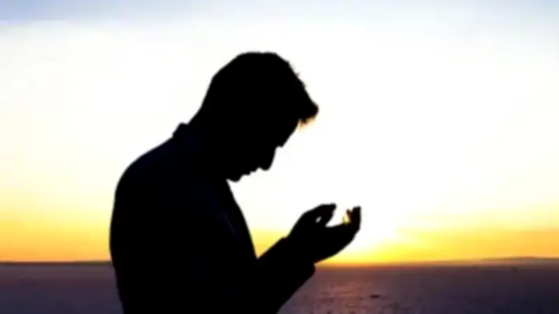 دعاء آخر ساعة في رمضان: اغتنام اللحظات الثمينة للفوز بالعتق من النار