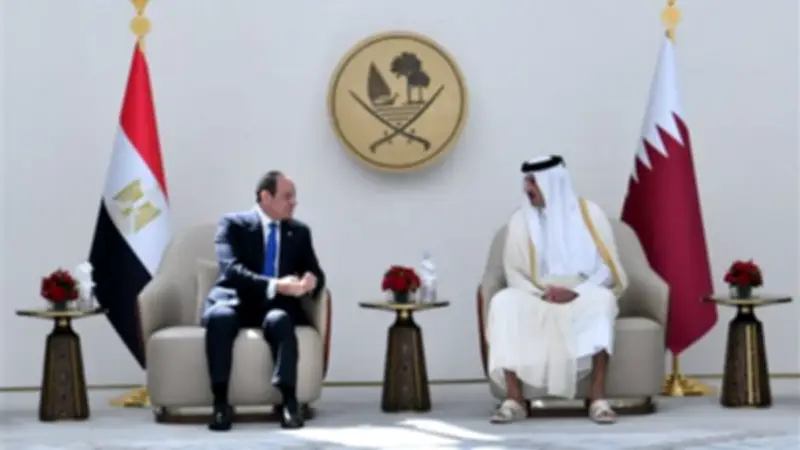 السيسي يؤكد لأمير قطر تضامن مصر مع الدوحة ويدين الاعتداءات الإيرانية