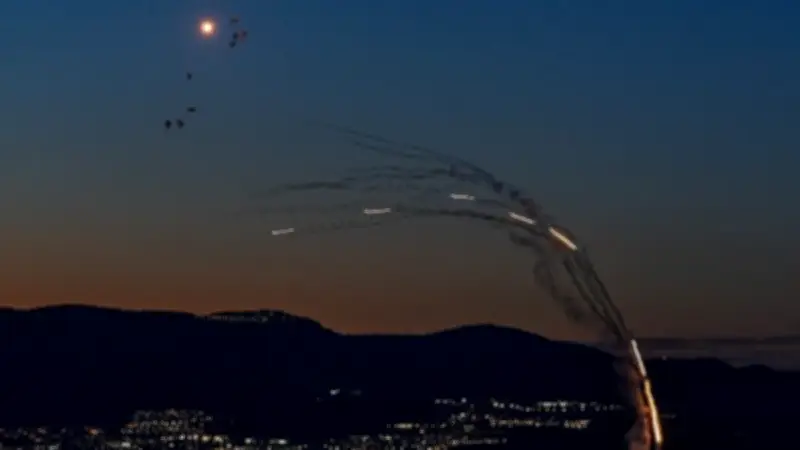 هجوم إيراني صاروخي يهز إسرائيل: إصابات وانقطاع كهرباء في حيفا